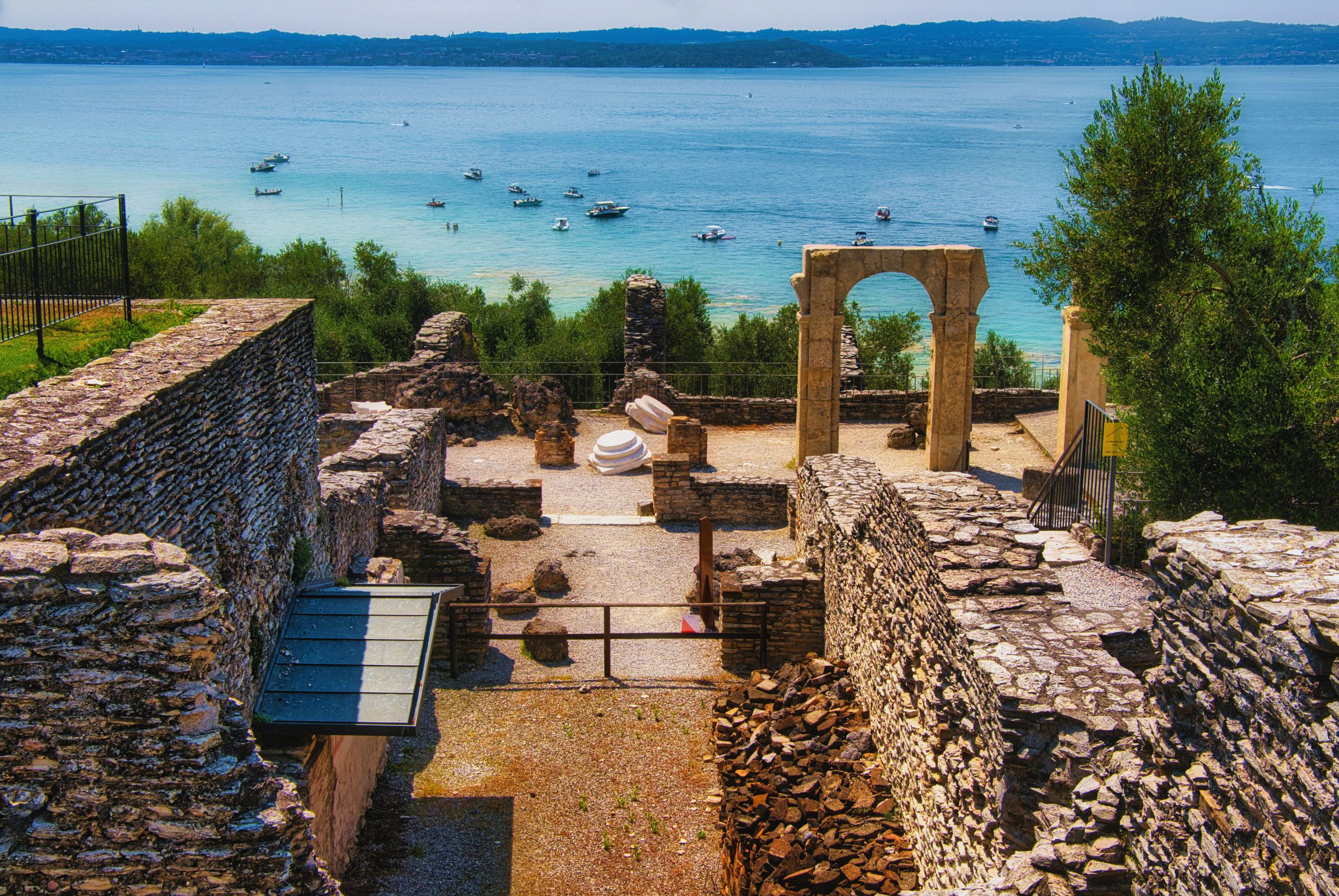 Las ruinas de la llamada "Grotte di Catullo"