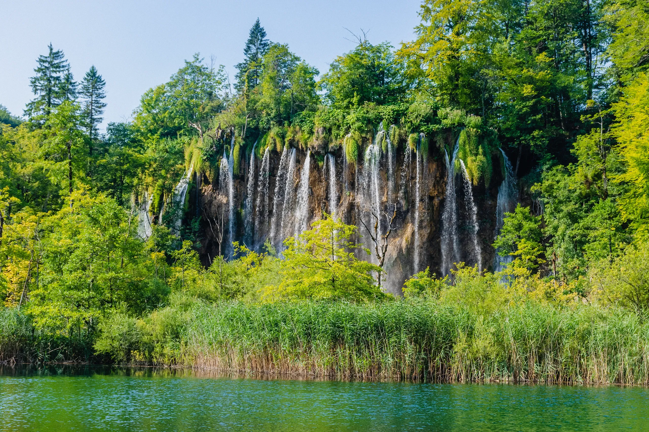 Amazing big waterfalls in plitvice lakes croatia 2026 01 09 14 44 42 utc