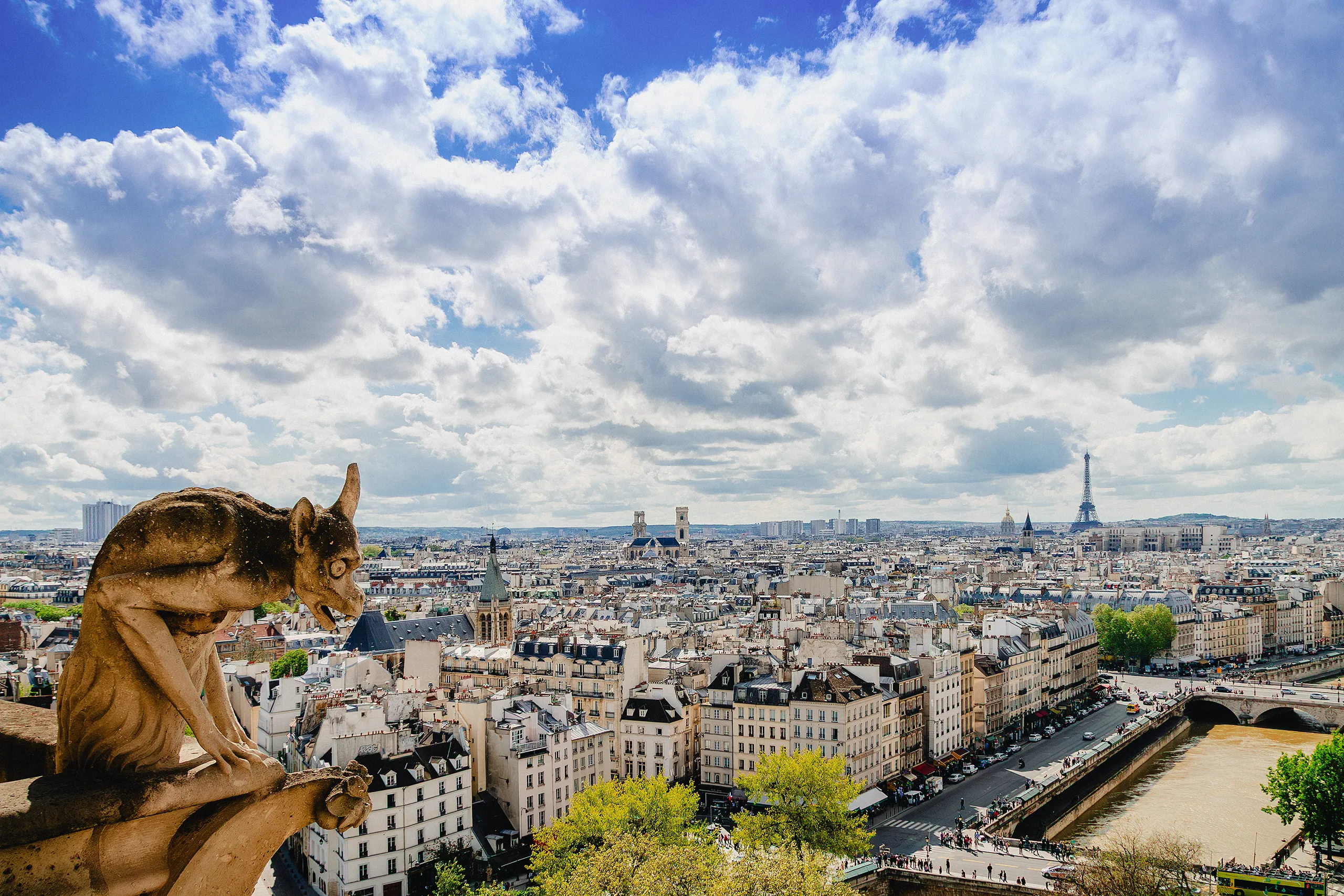 Gargoyle on notre dame cathedral paris france 2026 01 09 11 35 01 utc