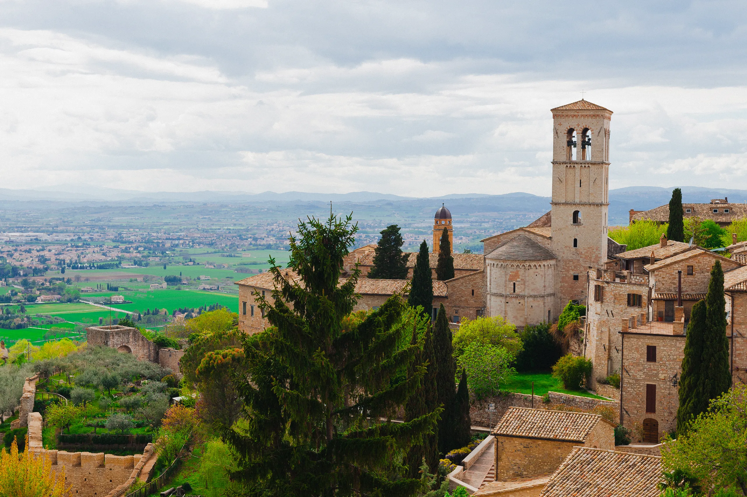 View from historic center city of assisi to the su 2026 01 09 13 35 01 utc