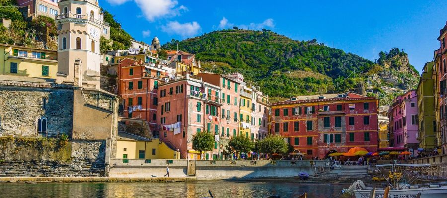 Cinque Terre entre jardines e iglesias de mármol. (1)