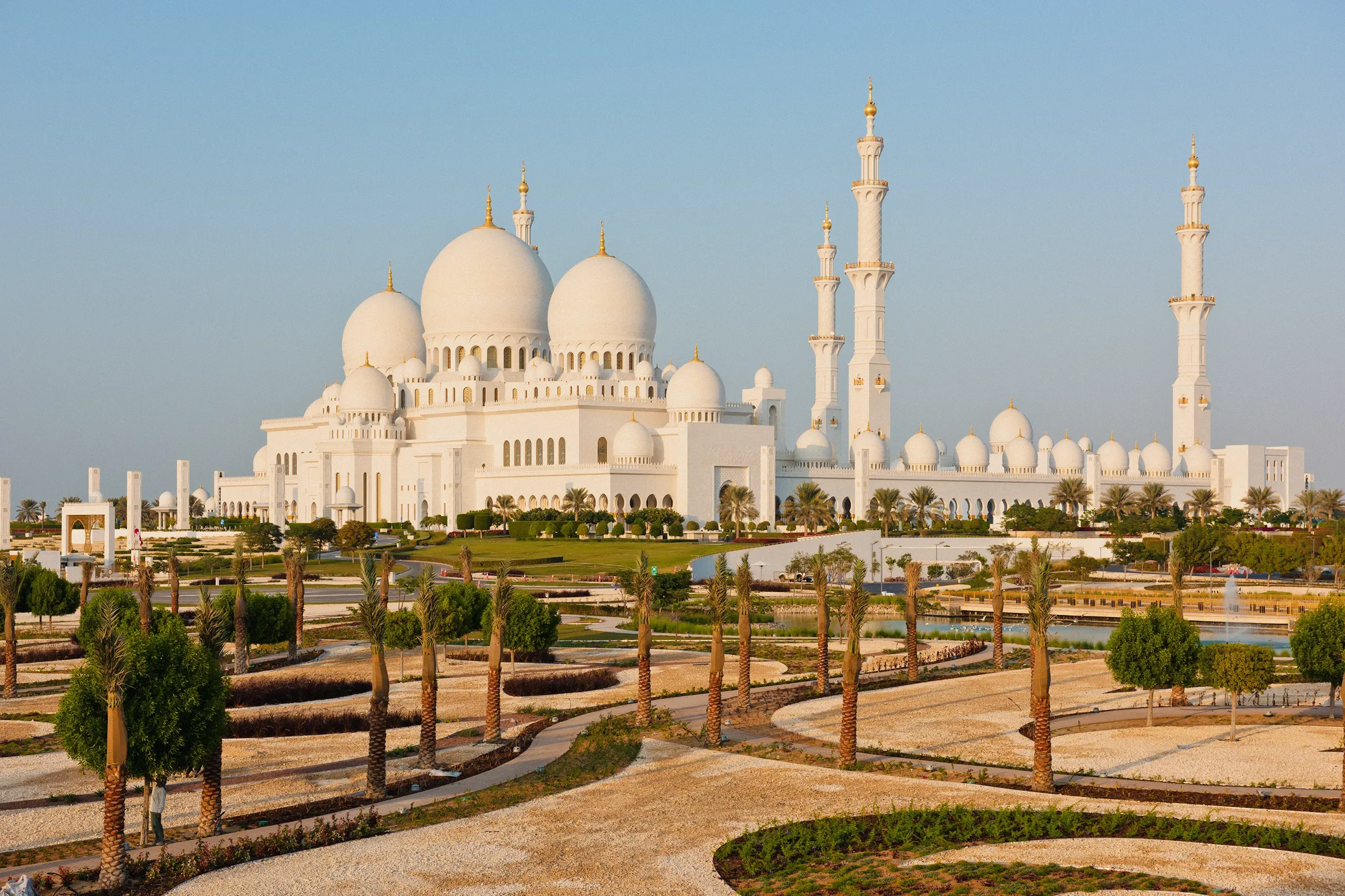 Sheikh zayed white mosque in abu dhabi uae 2026 01 07 01 42 10 utc